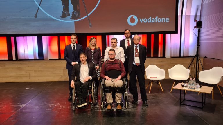 Vodafone - Ekso Bionics exoskeleton bemutató|