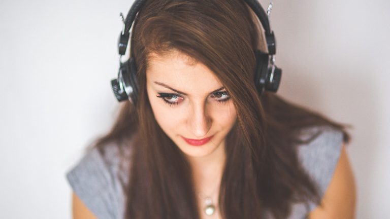 A zenei streaming szolgáltatások forradalma: az online zenehallgatás fejlődése