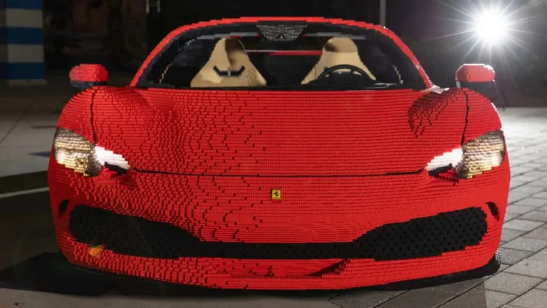 Ferrari 296 GTS: Floridába ment az első, életnagyságú legómodell