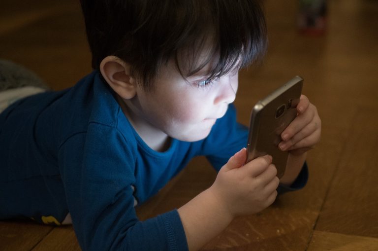 Minden 5. gyereket érinthet itthon az online bántalmazás