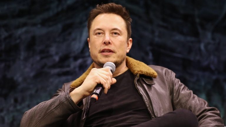 Elon Musknak adta ki magát egy csaló, 18 millió forintot csalt ki egy szerelmes nőből