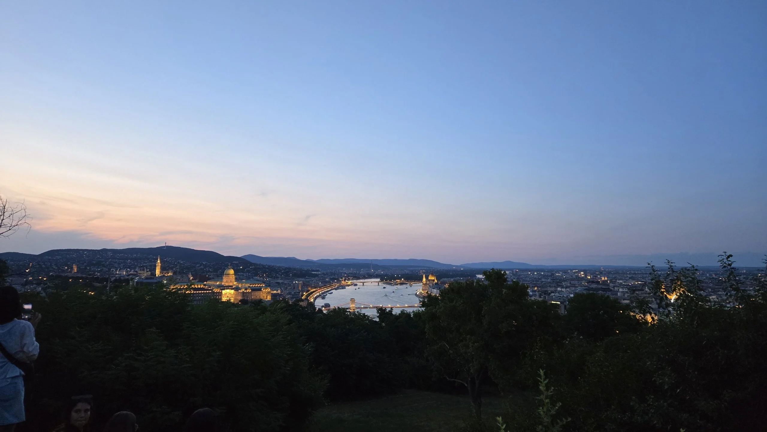 Samsung Galaxy Z Fold6 sötétben főkamerával