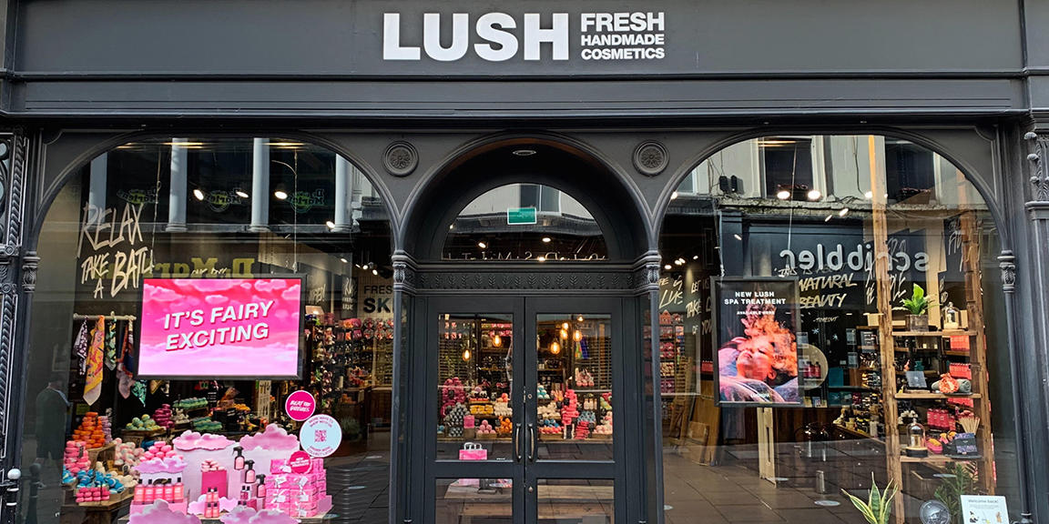 lush közösségi médiában