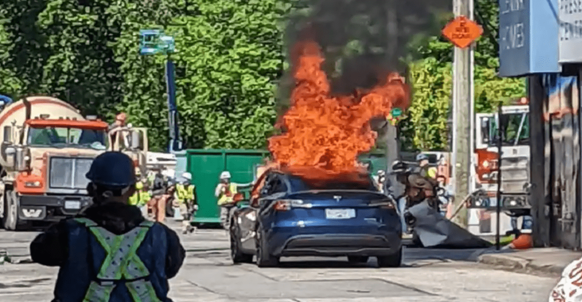 tesla kigyulladt