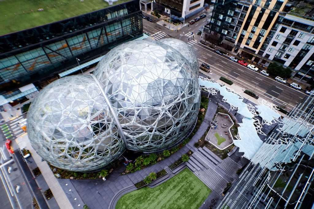 Buborékos Amazon iroda felülnézete