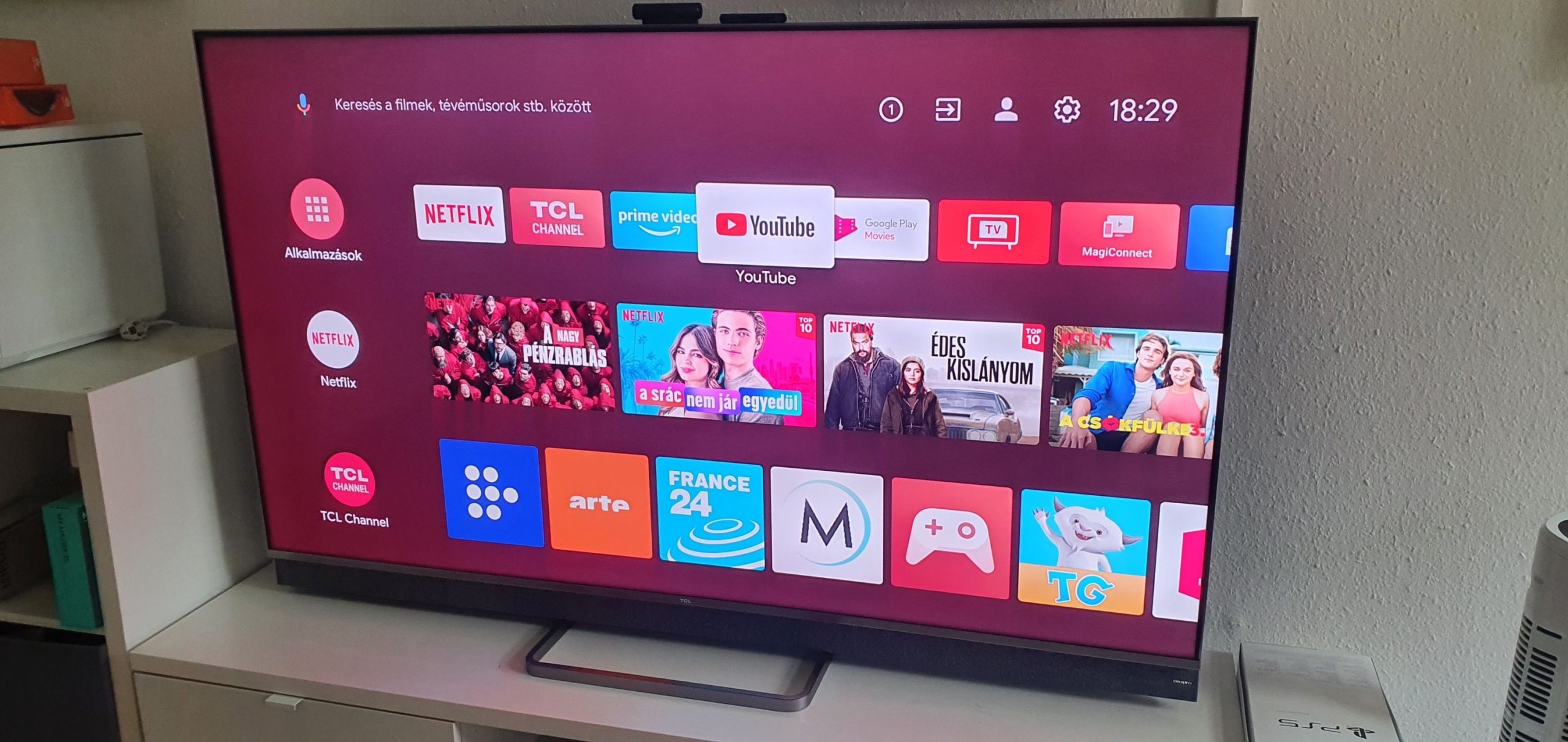 TCL C825