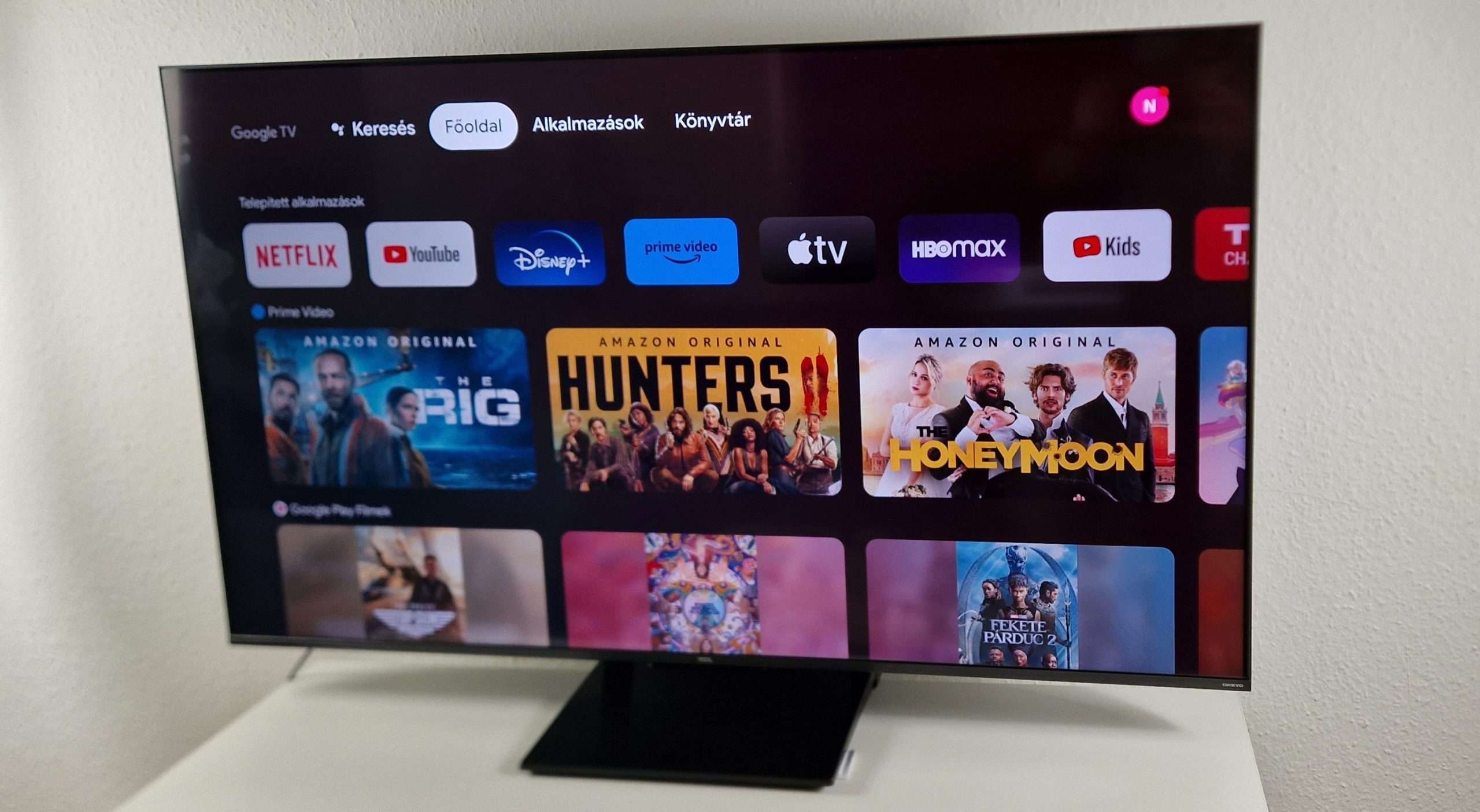TCL C735