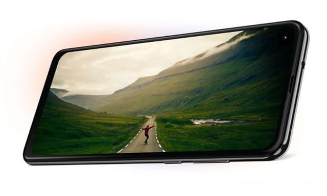 Motorola One Action elölről