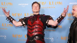 elon musk zuckerberg anya