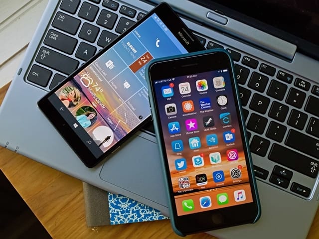 Windows 10 mobile a háttérben