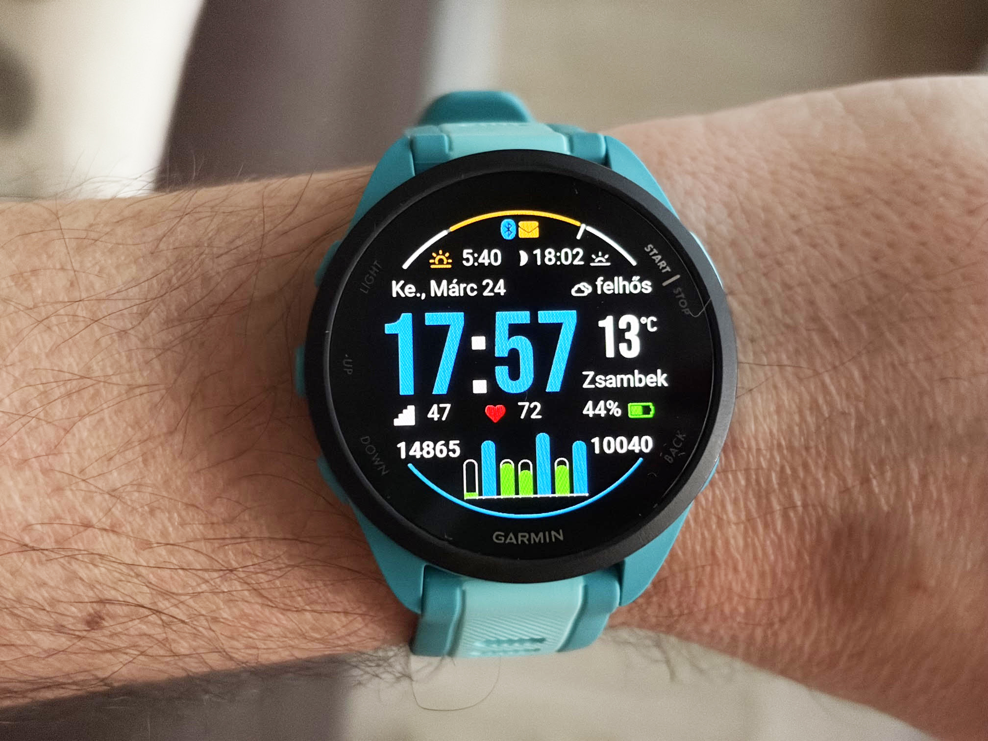 Garmin forerunner 165 music a csuklómon
