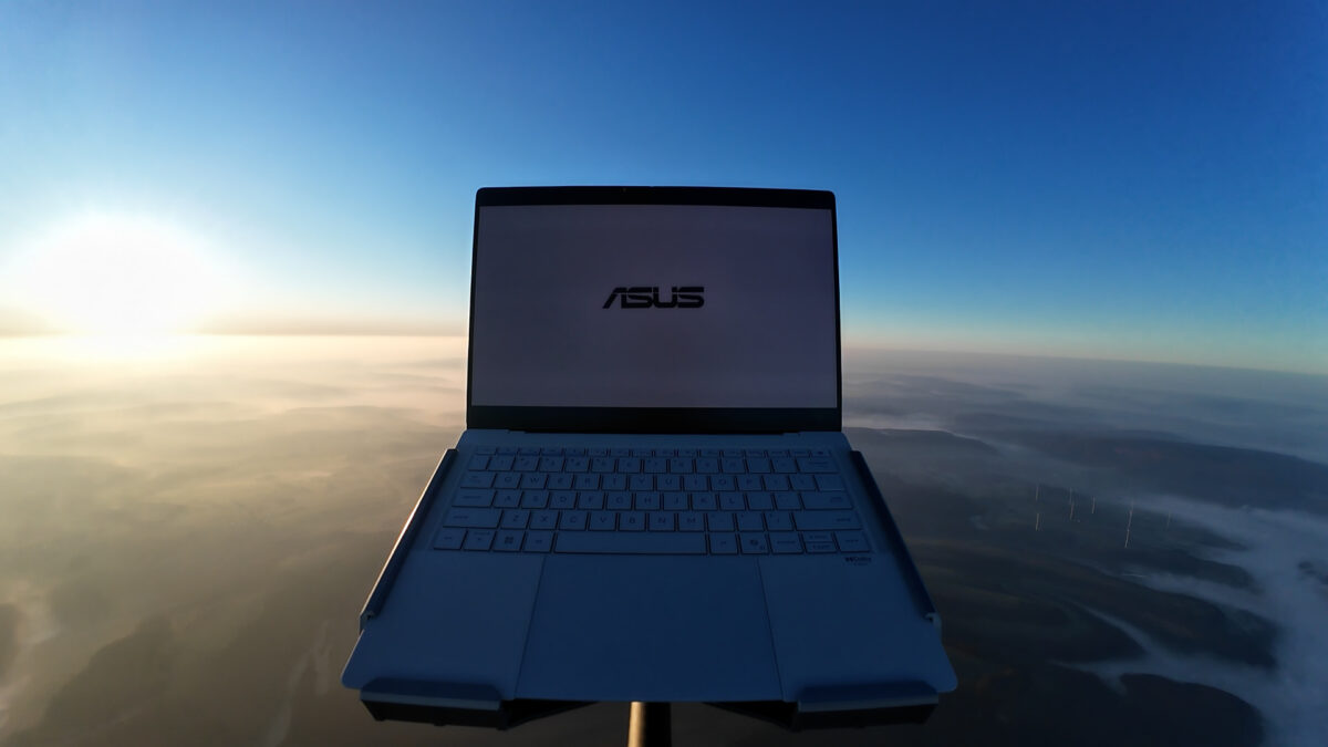 Mínusz 42 fok, ritka levegő, zuhanás – az ASUS Expertbook ultra mindezt végigcsinálta és továbbra is működik
